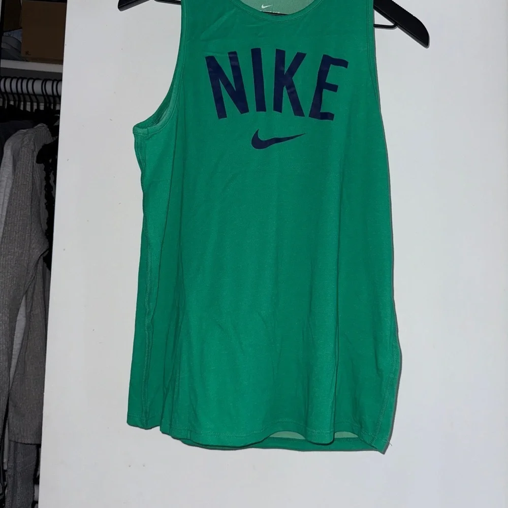Nike NWOT Women’s Green Dri-Fit Tank Top
